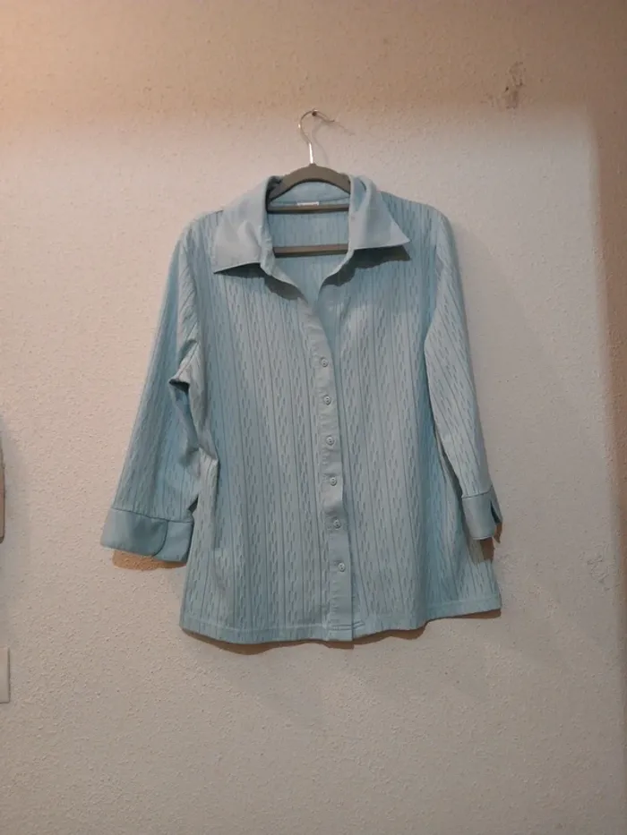 Chemise bleu ciel basic " Damart" taille 44