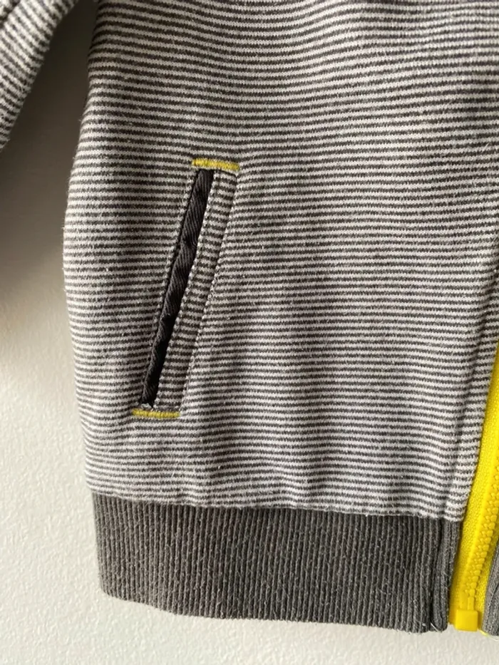 Veste 12 mois obaibi coccinelle jaune dans le dos - photo numéro 3