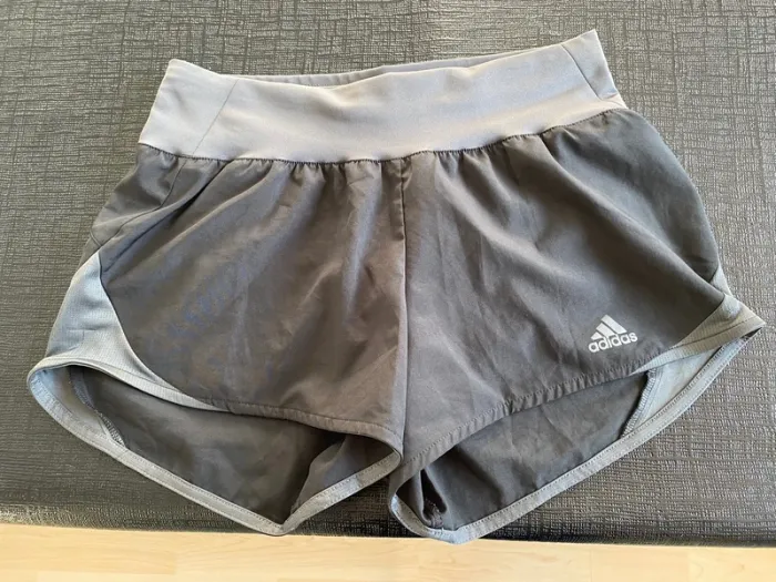 Short de running Adidas femme noir/gris taille XS Parfait état