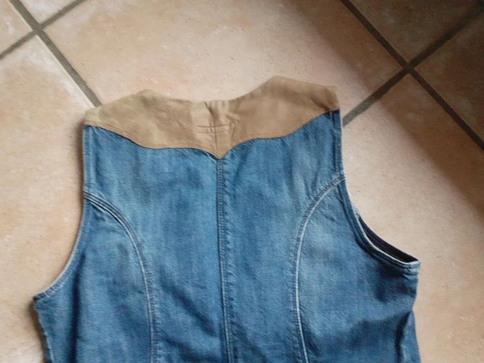Veste sans manche en jeans avec pieces en cuir - photo numéro 3