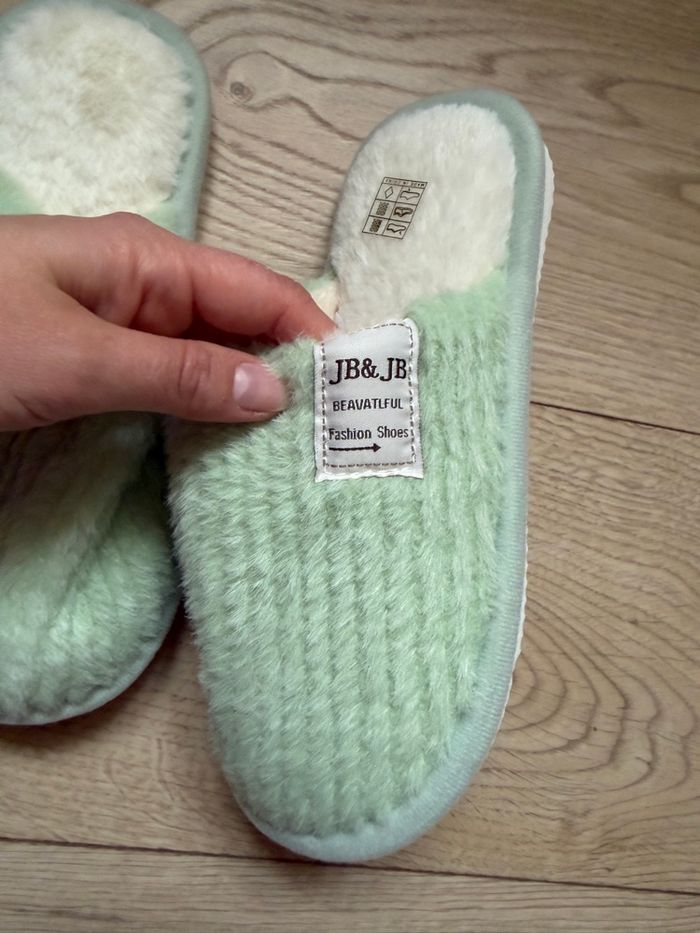 Chaussons verts - photo numéro 2