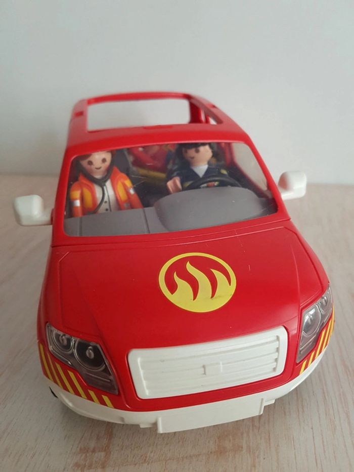 Pompiers, voiture d'intervention et secouriste Playmobil city action - photo numéro 8
