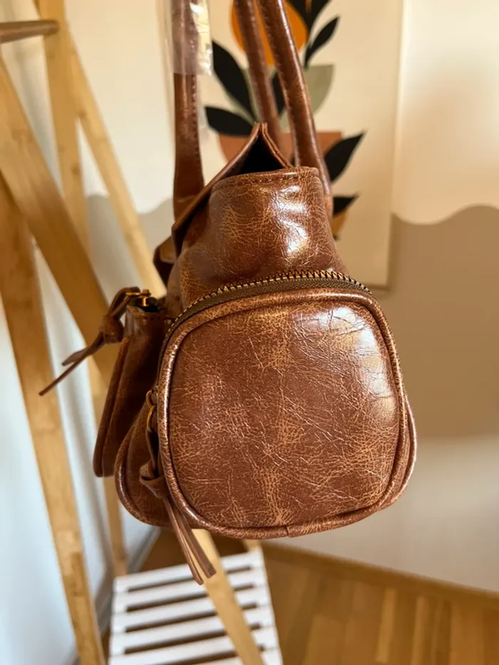 Sac style vintage y2k marron aspect verni neuf [ref 2507SBr139] - photo numéro 5