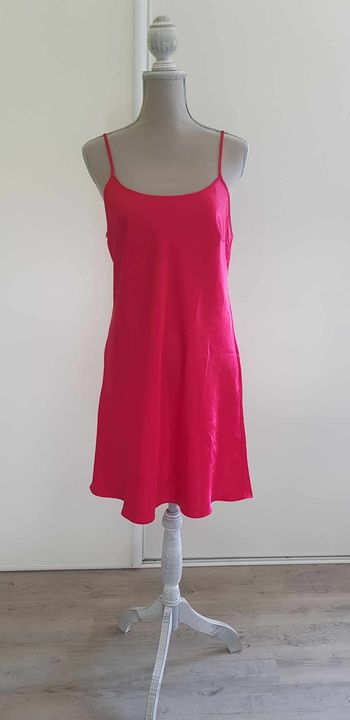 Nuisette en satin rouge
