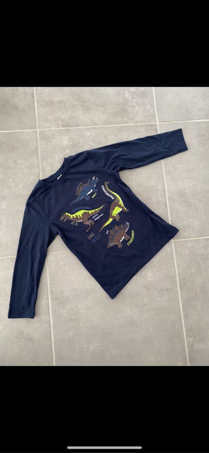 Tee shirt manches longues dinosaure Neuf 7 ans