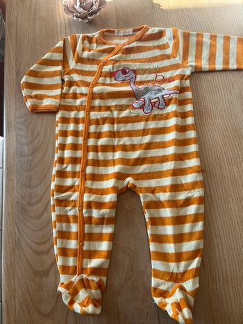 Pyjama une pièce orange 12 mois