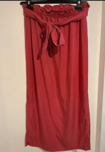 Jupe longue rose fendue à taille élastique – taille unique