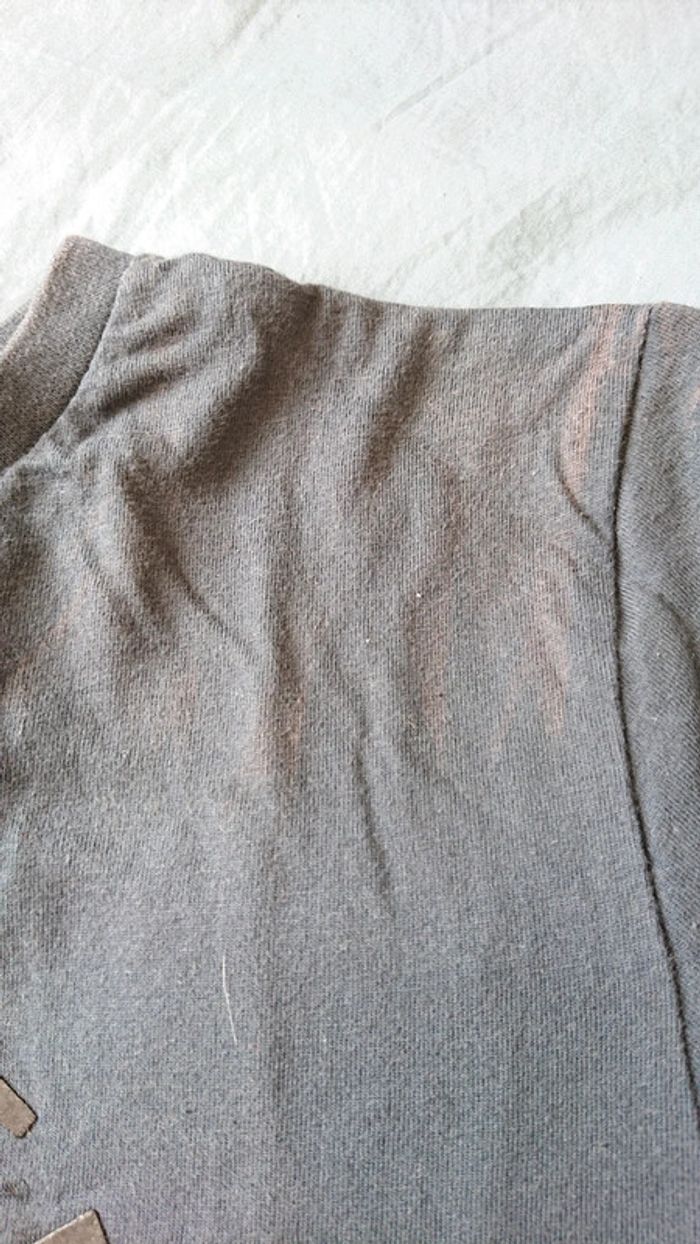 Lot de deux t-shirts un sweat et un short - photo numéro 5