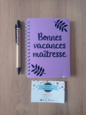 Ensemble carnet et stylo Bonnes vacances maîtresse