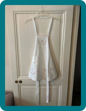 Tablier coton blanc brodé rose avec poche - Vintage