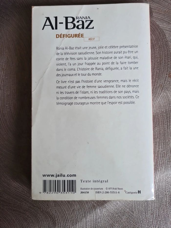 Livre défigurée - photo numéro 2
