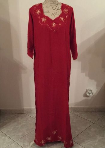 Djellaba bordeaux avec broderies