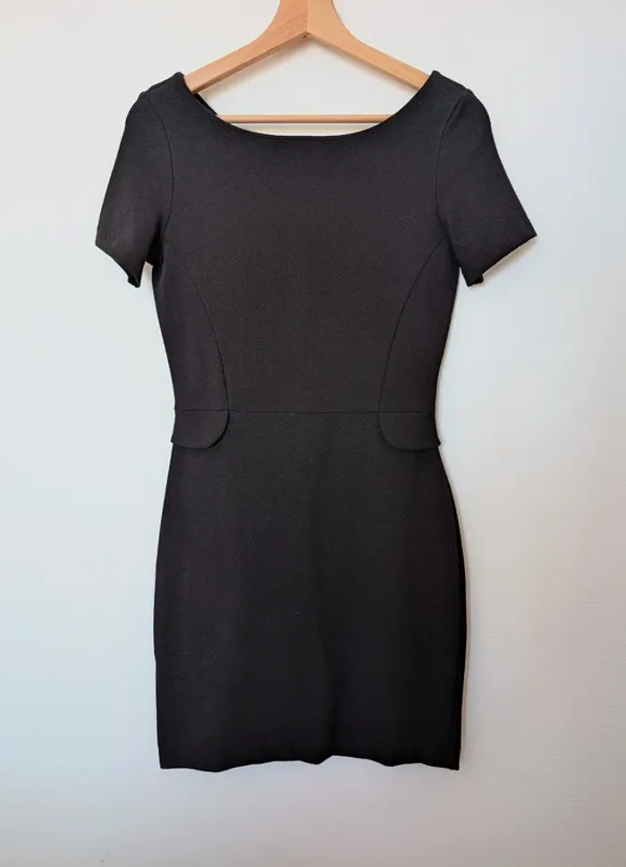 Robe noire moulante - photo numéro 4