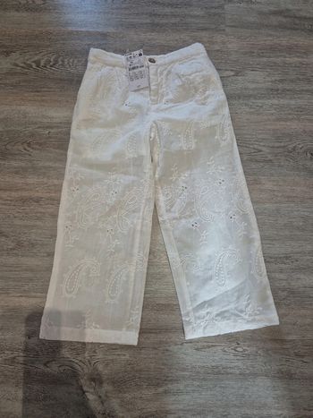 Pantalon blanc avec broderie anglaise