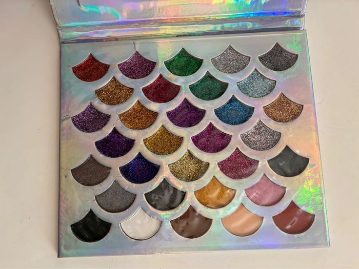 Palette 32 fards et paillettes, Cleof Cosmetics. - photo numéro 7