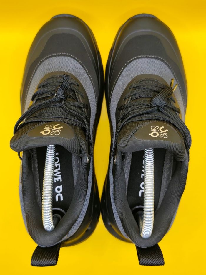 Baskets  Loewe on cloud taille 39 noir neuve - photo numéro 3