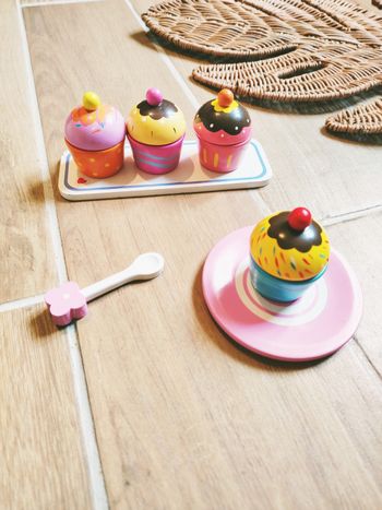 🧁Jeu d'imitation - Dinette en bois Set de Cupcakes avec velcro  – marque L'atelier du bois - 