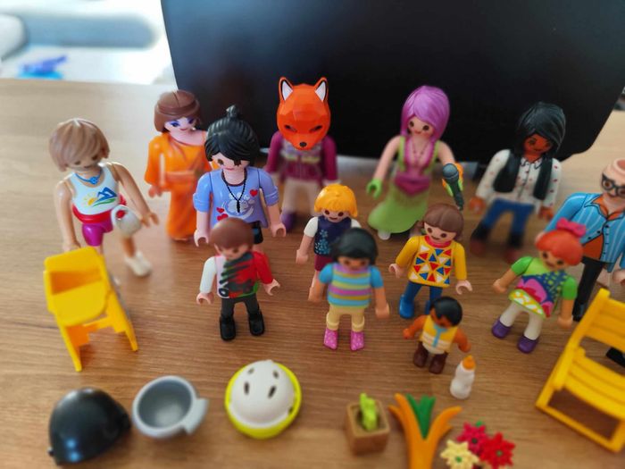 Lot figurines , accessoires et magasines Playmobil , très bon état - photo numéro 3
