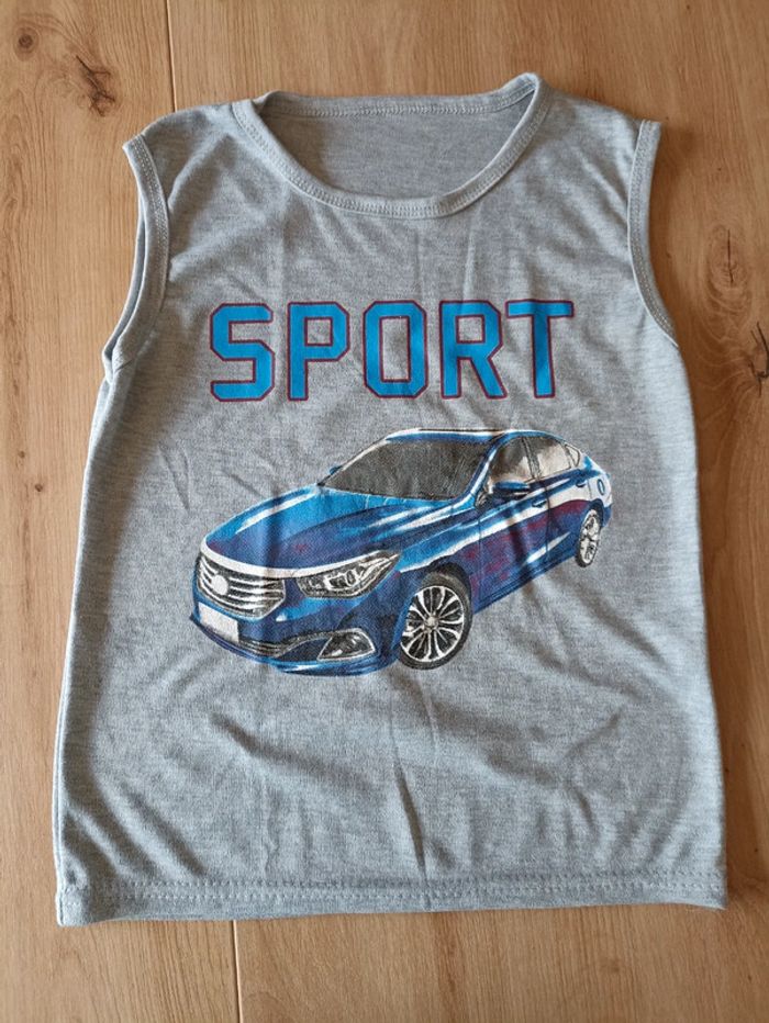 Débardeur sport voiture