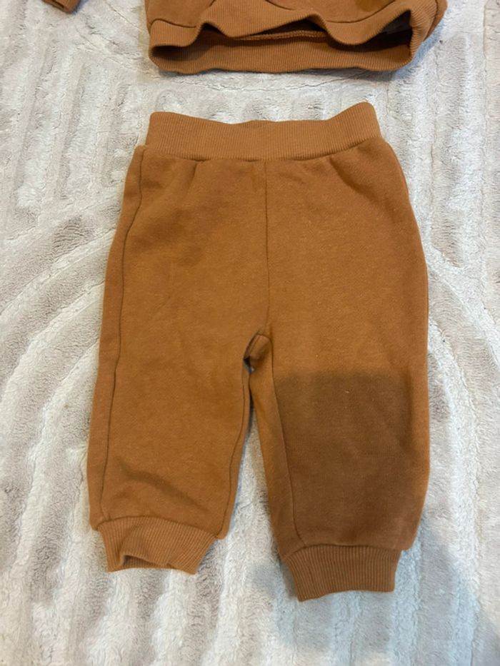 Ensemble survêtement taille 6 mois - photo numéro 3