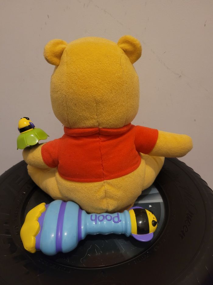 Peluche Winnie l' Ourson Pooh avec son hochet magique  Intercative - photo numéro 2