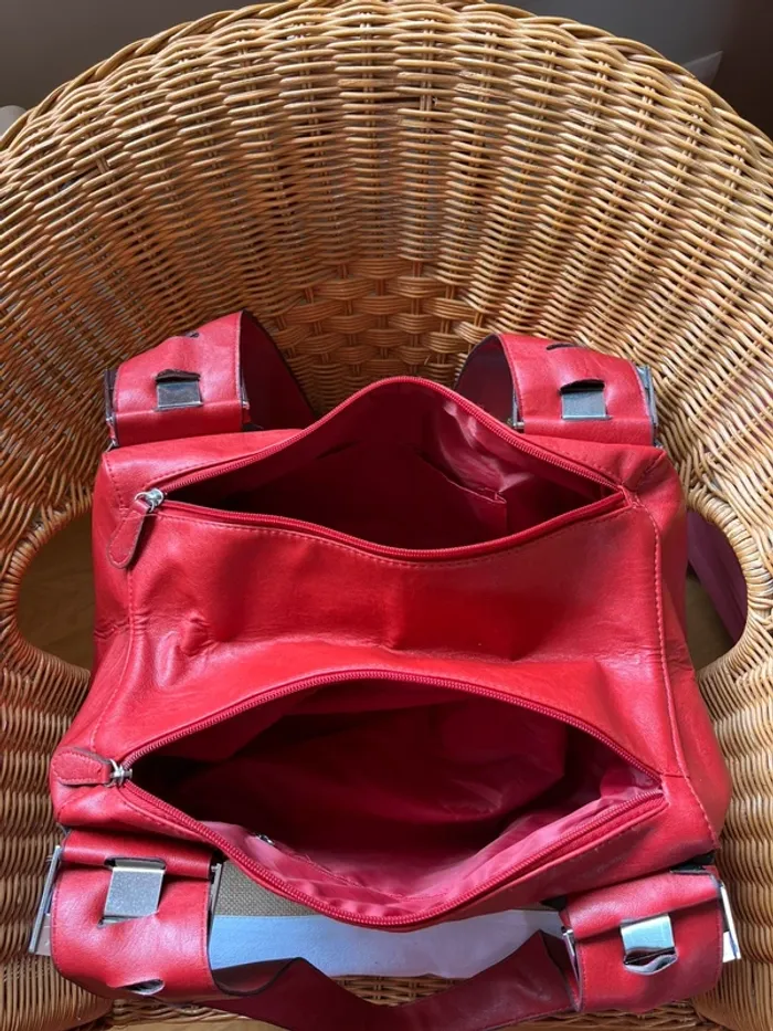 Sac vintage y2k rouge en cuir synthétique très bon état [ref 2507SR130] - photo numéro 13