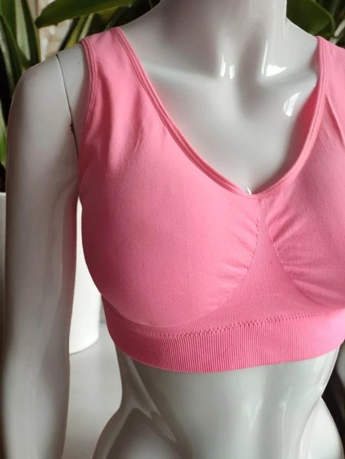 Brassière rose - photo numéro 3