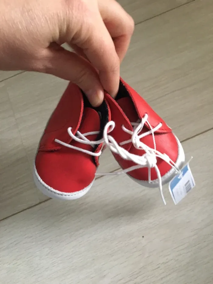 Chaussures bouillons rouges jacadi neufs T.18 - photo numéro 3