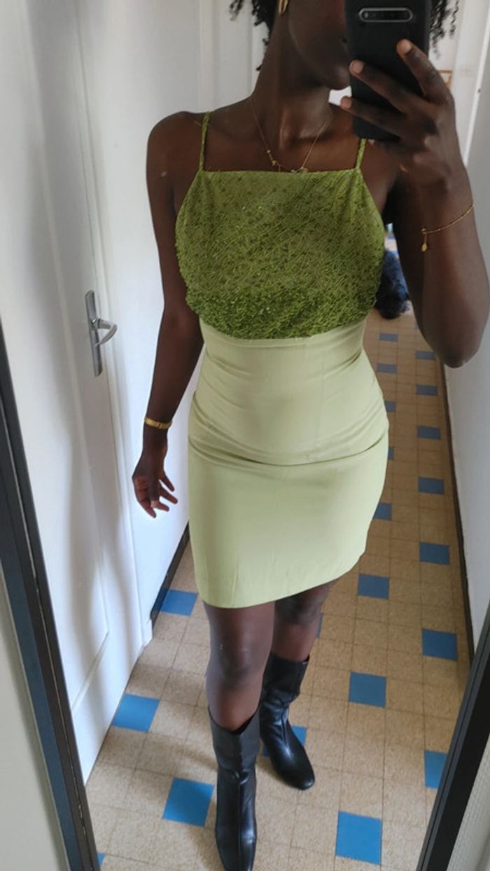 Magnifique robe avec bustier perlé - photo numéro 4