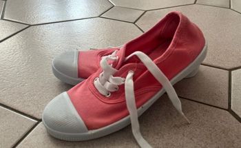 Paire de baskets en toile pointure 38