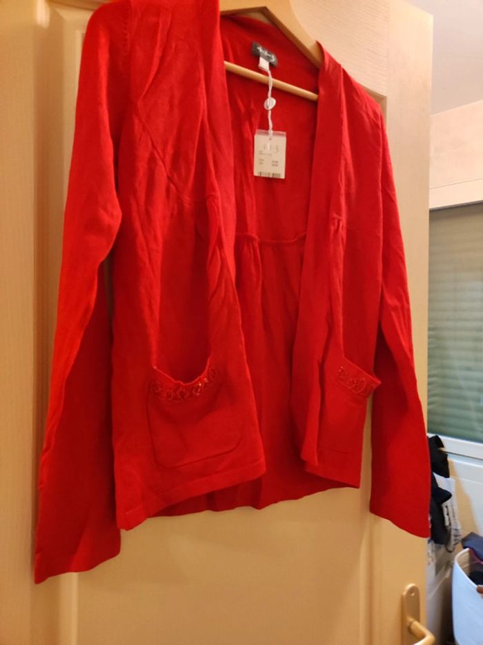 jolie gilet rouge neuf - photo numéro 3