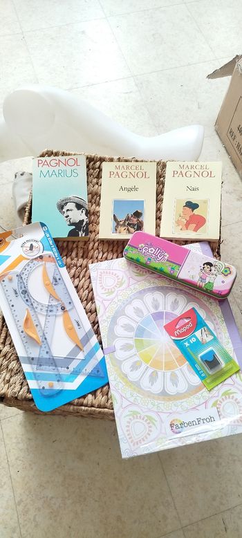 Lot fournitures scolaires
