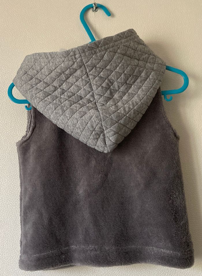 gilet zippé à capuche sans manches taille 1 an - photo numéro 3