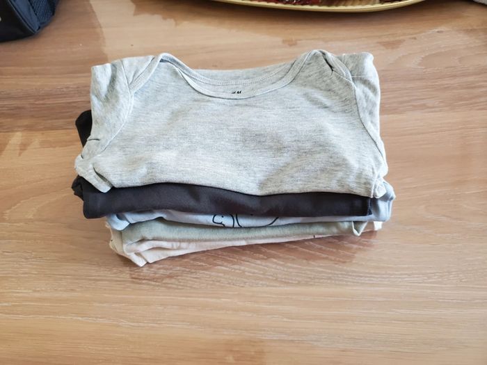 Lot de 6 bodies ML taille 24 mois H&M - photo numéro 2