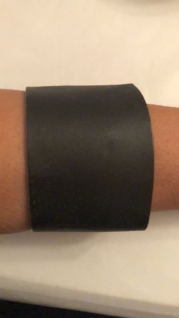 Bracelet noir romain poignet