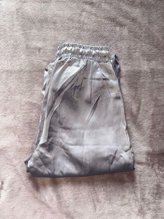 Pantalon gris argenté femme Jean Louis François taille M en très bon état. Effet satiné - photo numéro 3