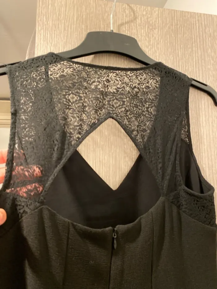 Robe mango courte chic doublée avec dentelle et dos nu - photo numéro 5