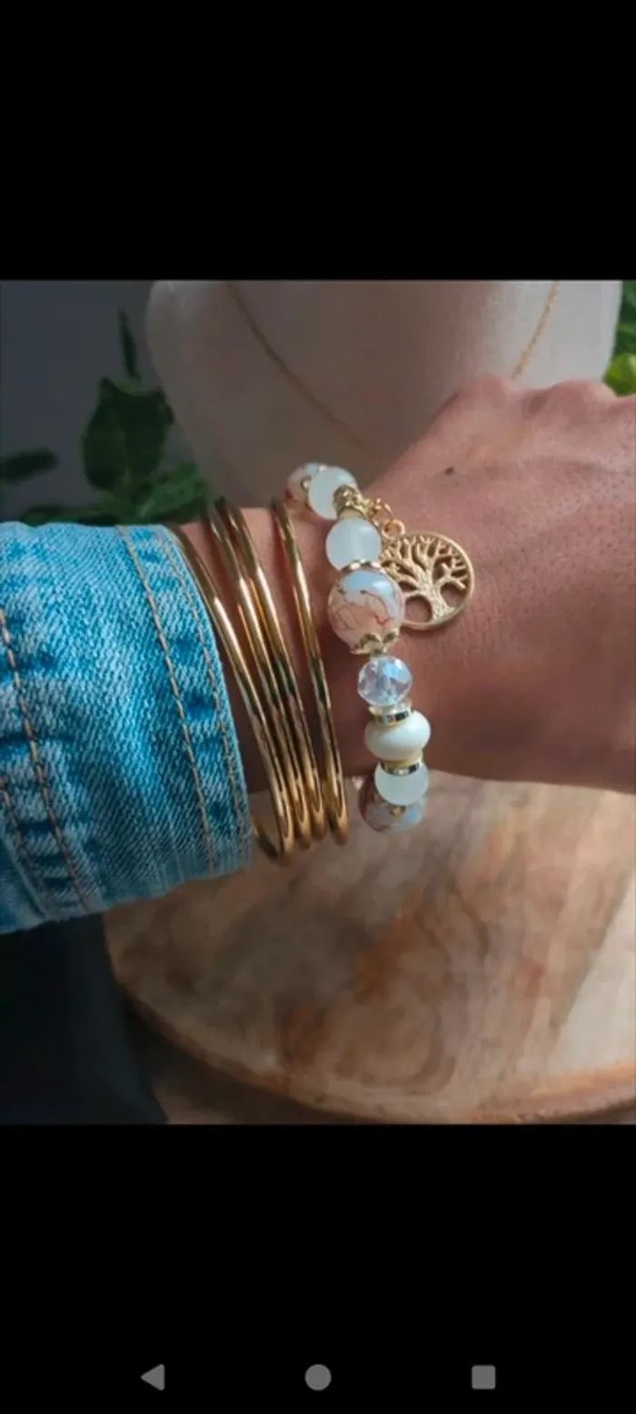 Bracelet en perles et pendentif arbre de vie