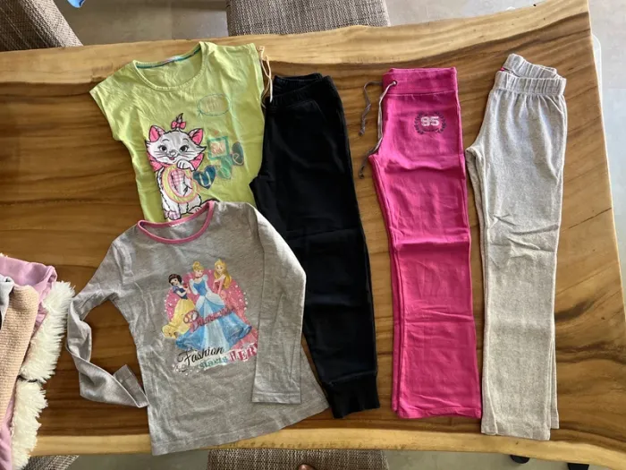 Lot fille 3 pantalons et 2 haut