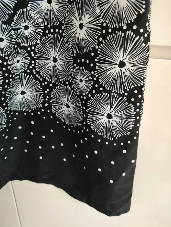 Blouse noire à motifs floraux – Taille 40 – Très bon état - photo numéro 3