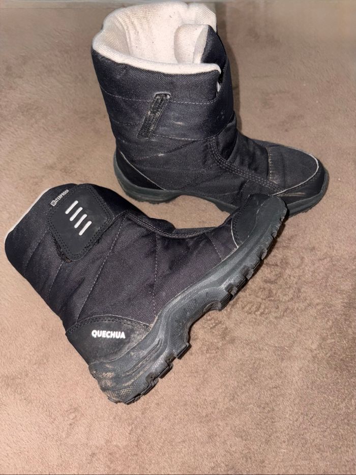 Bottes Chaussures de neige noir taille 34 Quechua en très bon état