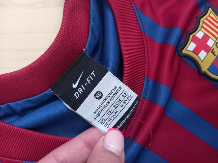 Maillot de foot barcelone Nike taille 6-8 ANS - photo numéro 4