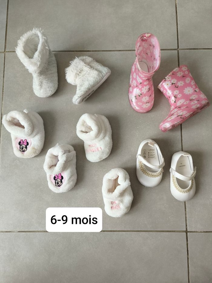 Lot chaussures et chaussons fille 6 9 mois