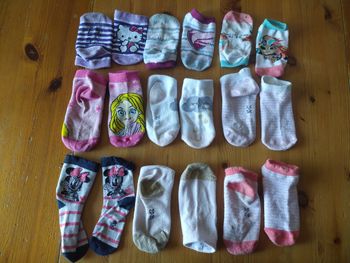 Lot chaussettes, collants, pantoufles, gants 23-26