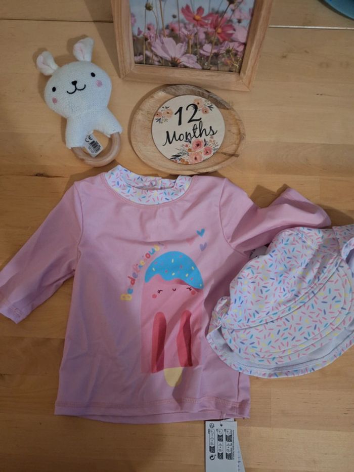 Maillot de bain (T-shirt + chapeau upf50+) pour fille taille 12mois marque tex neuf avec étiquette