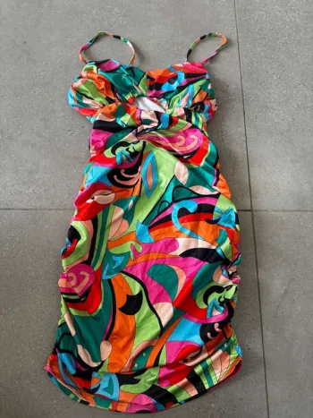 Robe multicolore, très bon état, taille XS