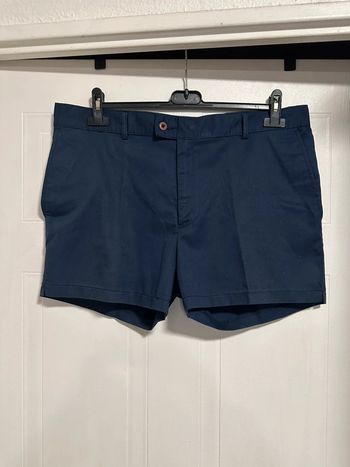 Short Bleu Marine avec poches en bon état Taille 48