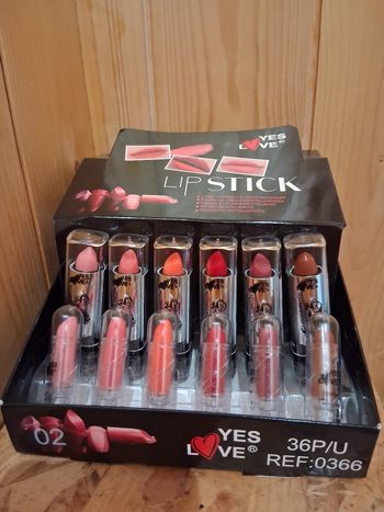 Rouge à lèvre s'adapte au ph yes love 2,50e 