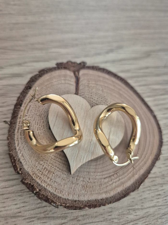 Jolie boucle d'oreilles torsadé en acier - photo numéro 2