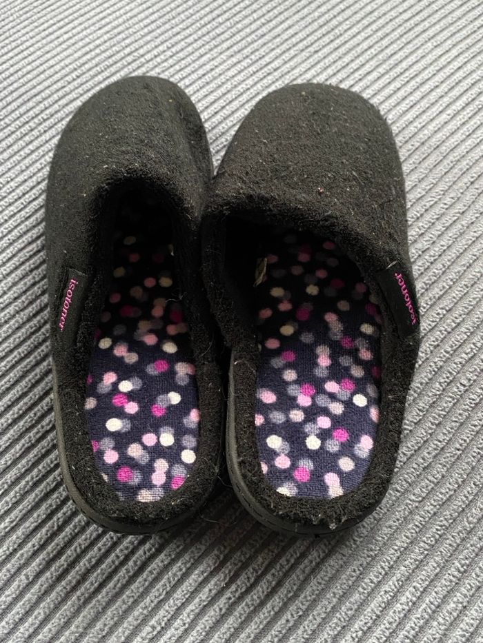 Chaussons Isotoner femme taille 36 jamais portés  #36 #chaussons #isotoner #neuf #jamaisporté #pantouflesfemme - photo numéro 3